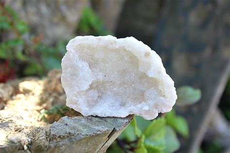 agate geode white